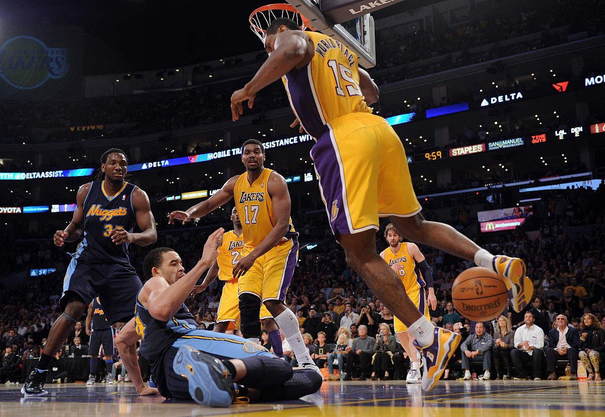 湖人横扫猛龙，西亚卡姆点燃赛场