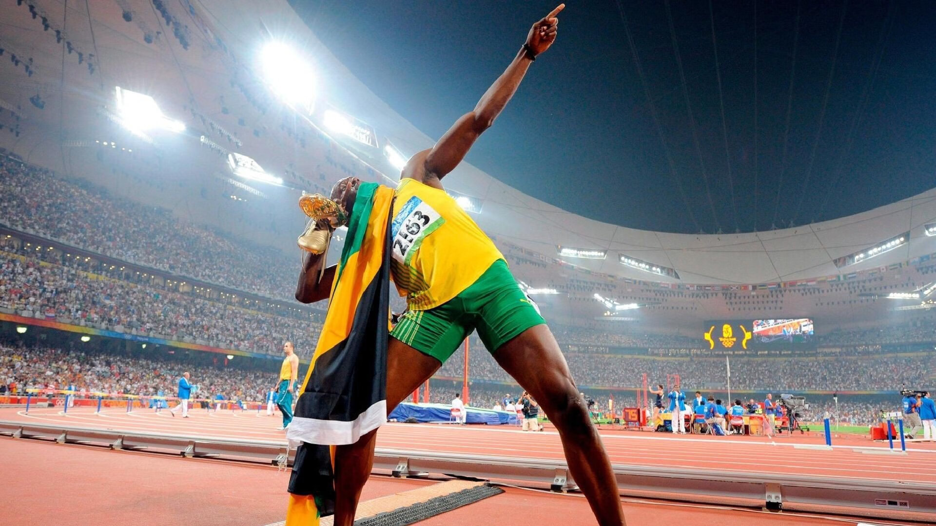 赛道上的篮球对决,F1公牛车队力克北京速度队,年度争冠战现跨界风暴