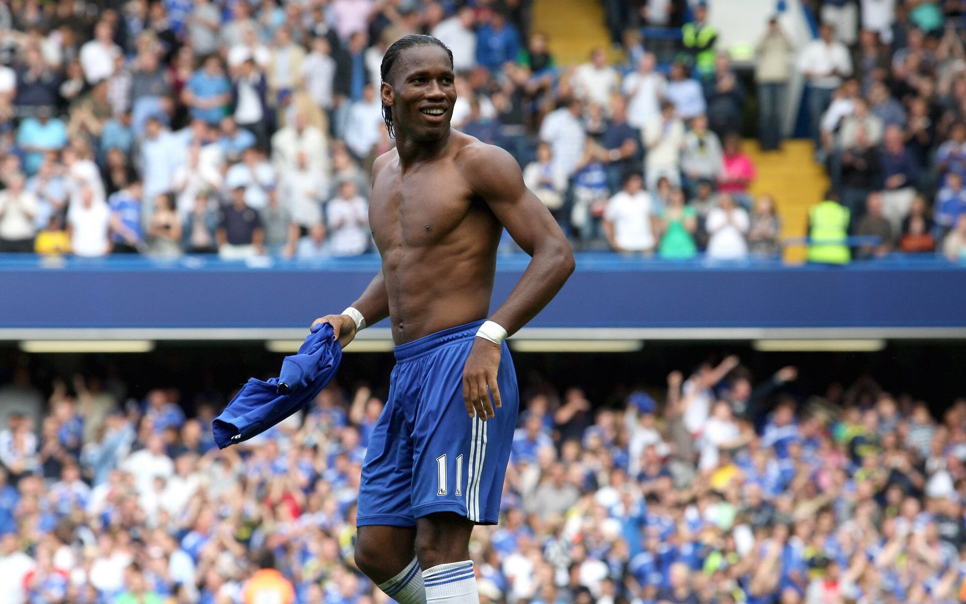 绿茵与硬木的次元交错，当凯尔特人在欧冠决赛速胜马刺