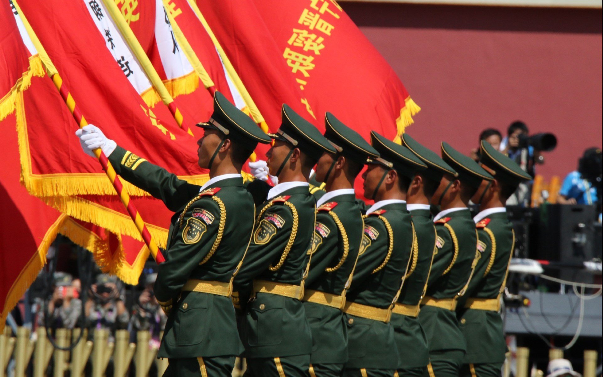 利拉德无声惊雷，当低调巨星照亮快船星空的裂痕