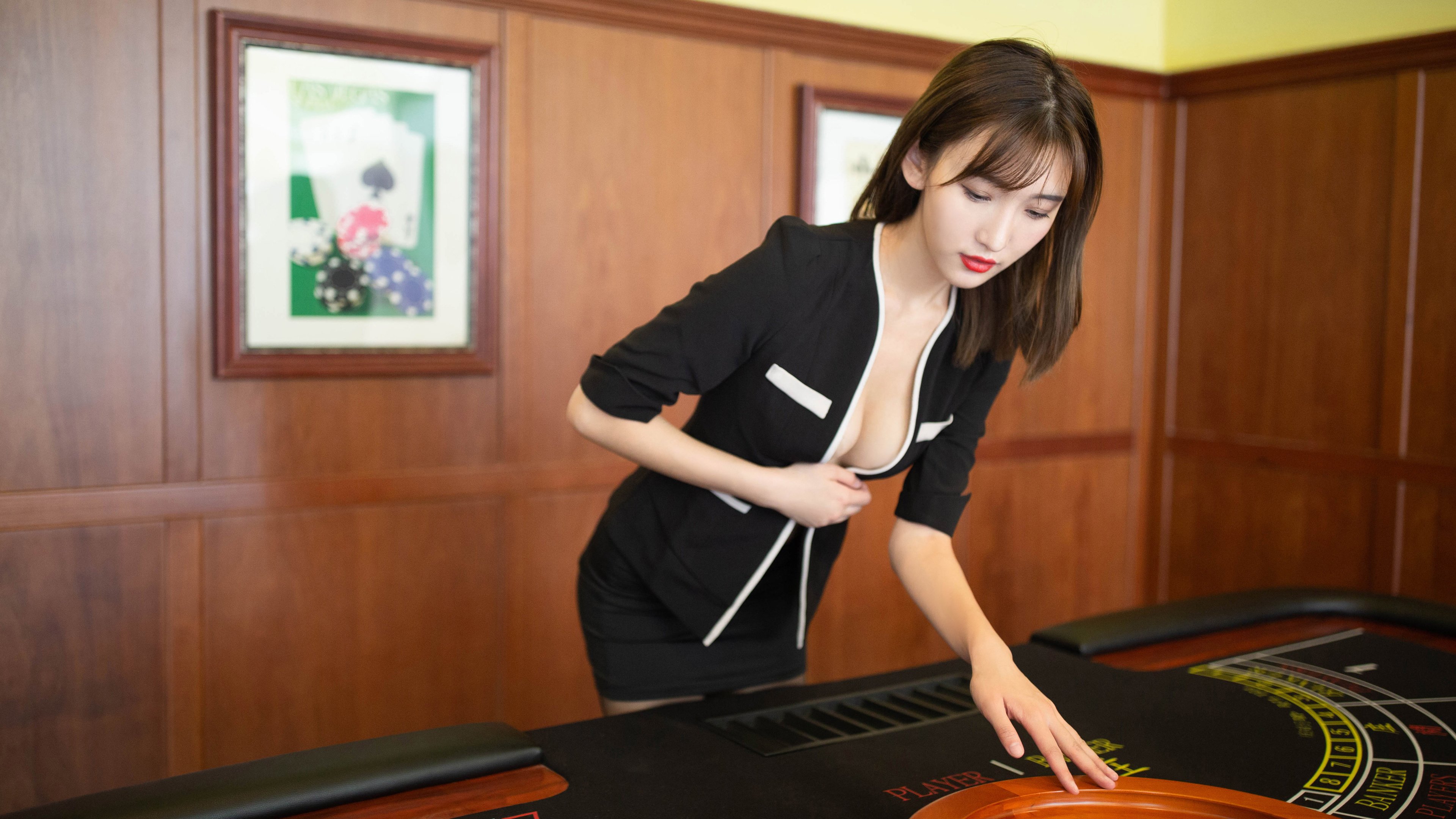 高塔无声处，惊雷已炸响，戈贝尔用一记封盖定义大场面，鹈鹕掀翻快船