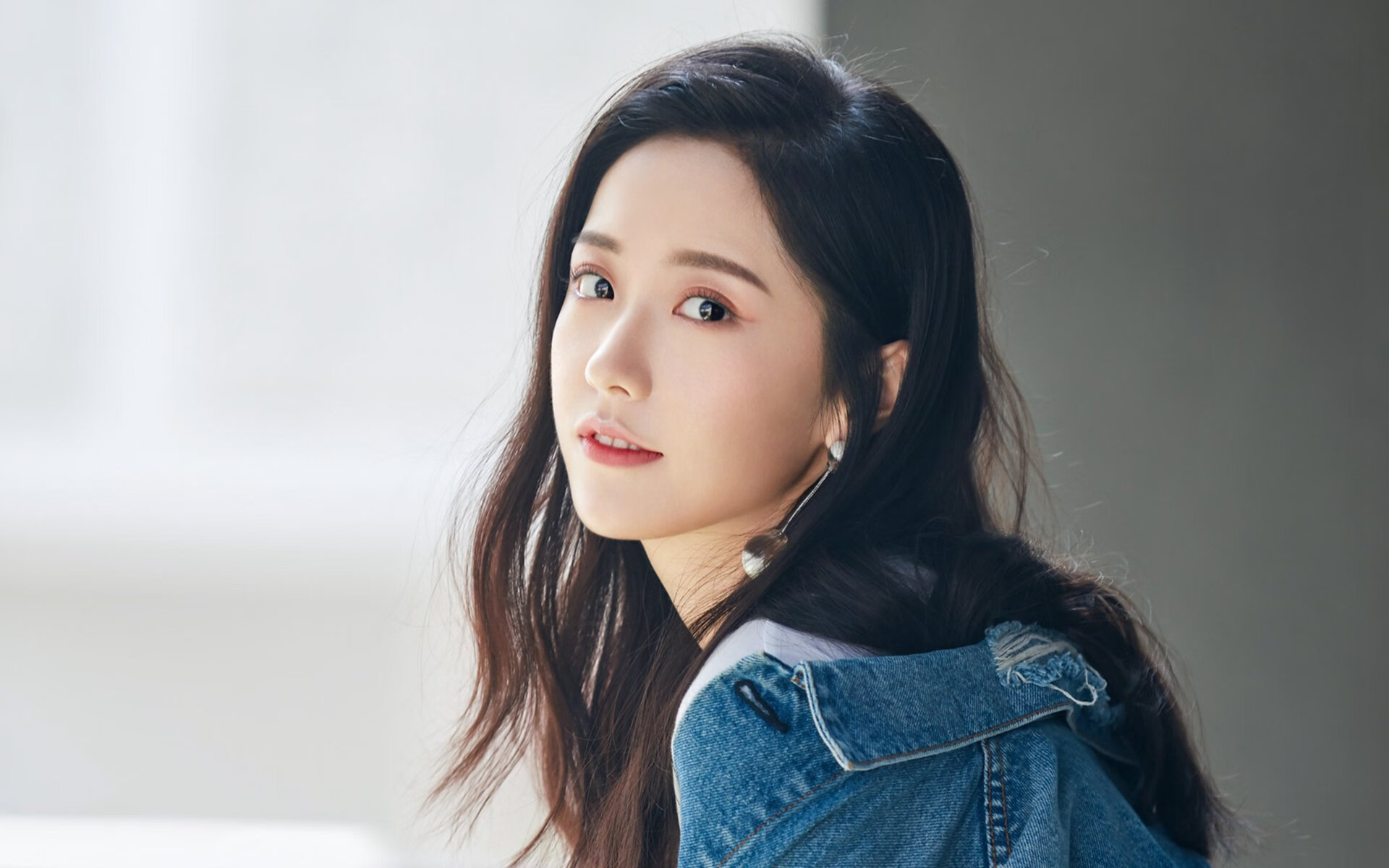 双重轨迹交错，C罗爆发的悲情史诗与德国战车的团队胜利